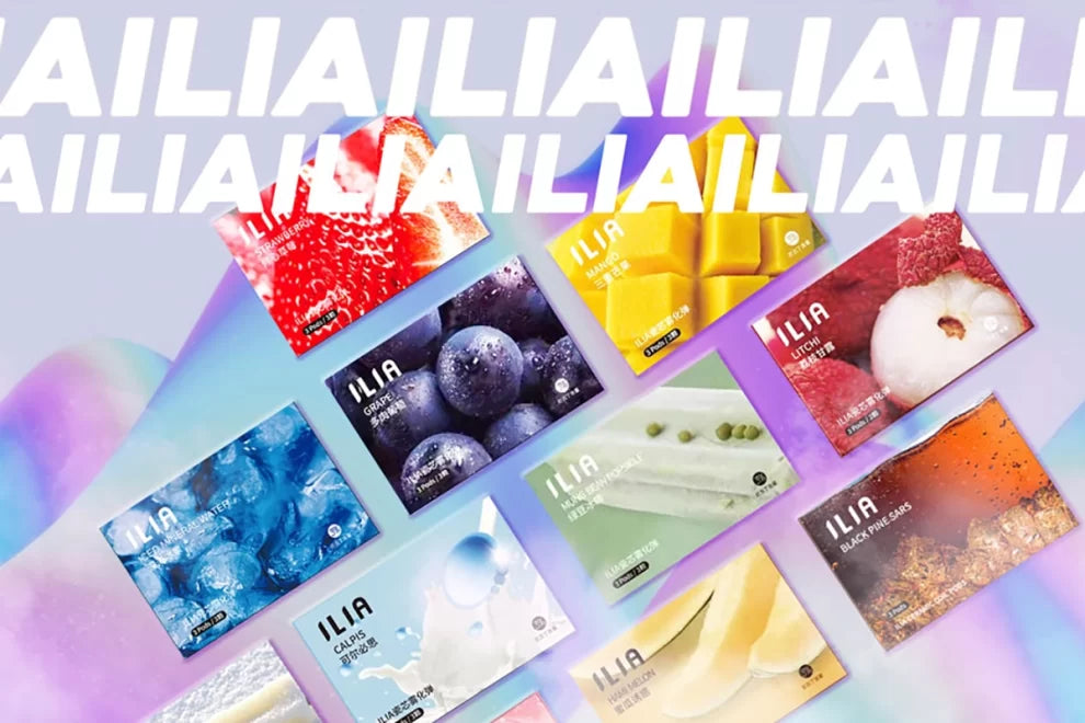 ILIA 發光霧化煙彈全系列口味展示，包括蜜瓜誘惑、冷萃龍井、零度可樂、極道烏龍等多款人氣選項，三顆裝包裝設計橫式排列呈現
